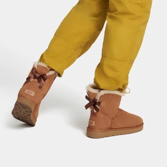 UGG Shoes - Ugg Women’s Mini Bailey Bow II Boot in Chestnut Size 10